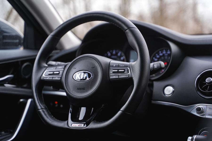 Панель приборов Kia Stinger GT-Line AWD (CK) 2017 года  (NA) (фото 8 из 14)